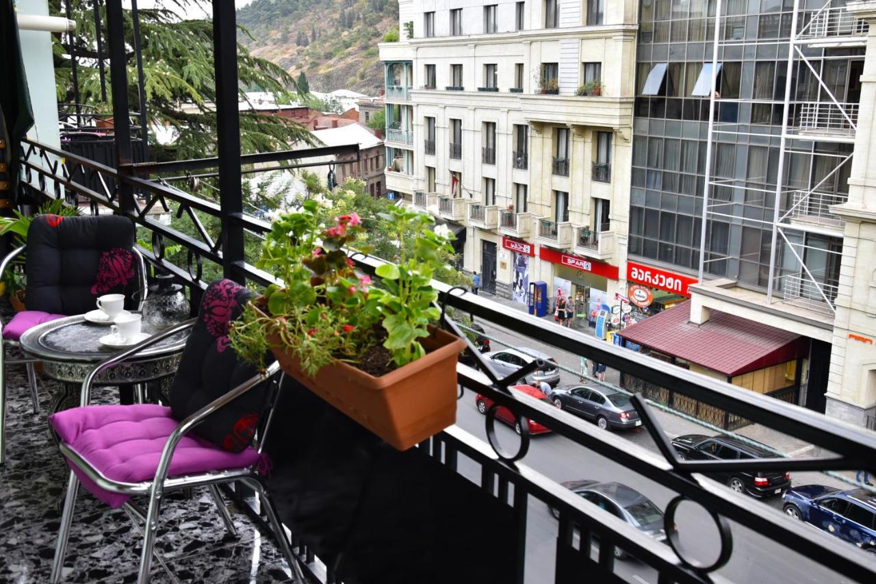 Old Town From Terrace Lejlighed Tbilisi Eksteriør billede